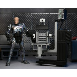 ULTIMATE BATTLE DAMAGED ROBOCOP WITH CHAIR FIG 18 CM